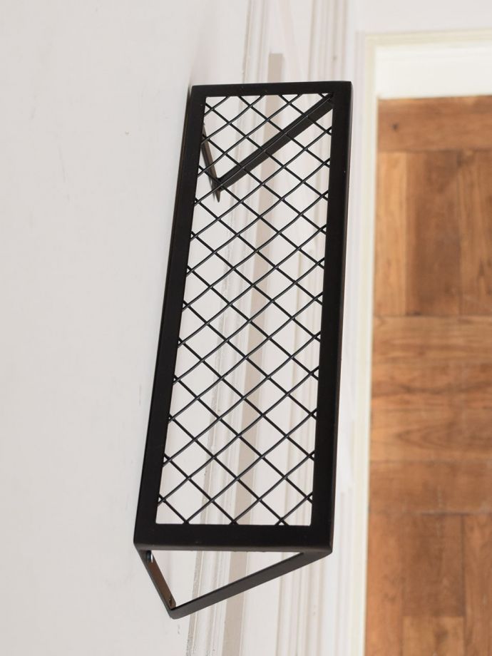 アンティーク調のおしゃれなシェルフ