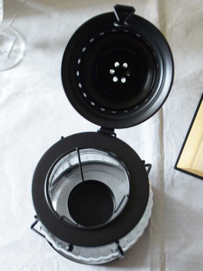 ブラック色のクラシックランタン