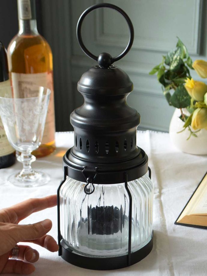 おしゃれなインテリア雑貨、どこにでも置ける可愛いクラシックランタン