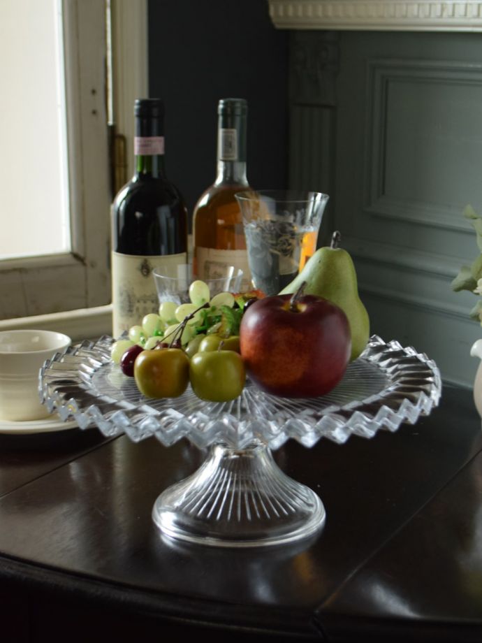 おしゃれなガラスのケーキスタンド