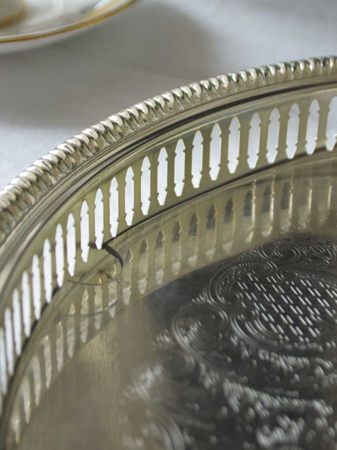 アンティーク風のトレイ