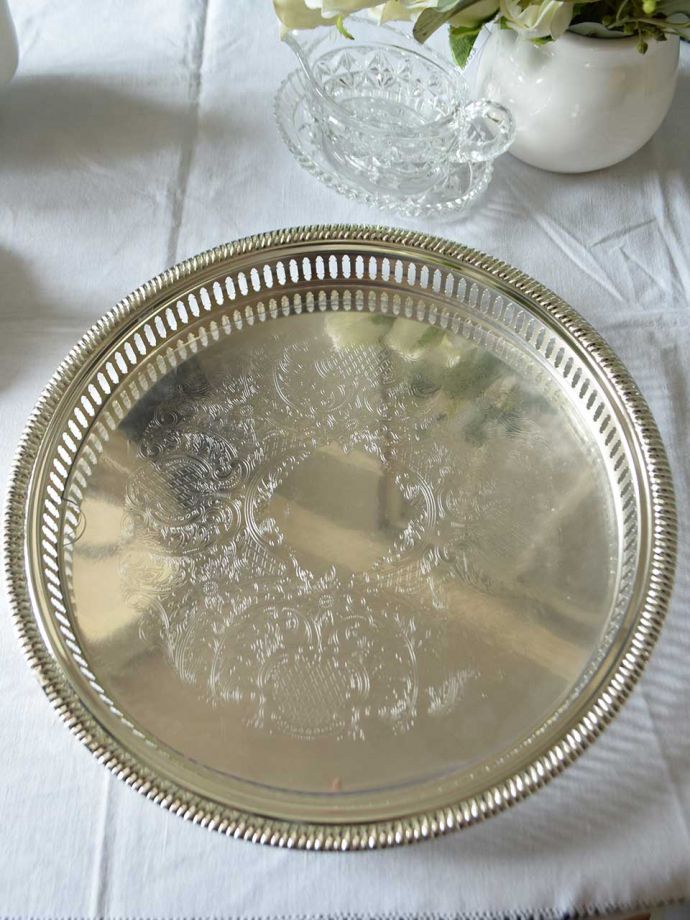 アンティーク風のトレイ