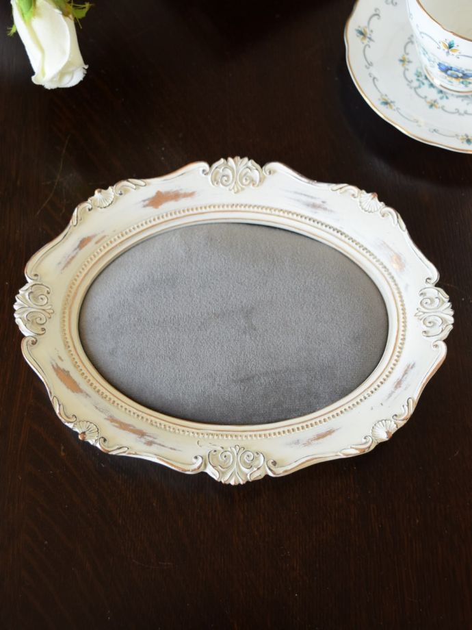 アンティーク風のアクセサリーフレーム