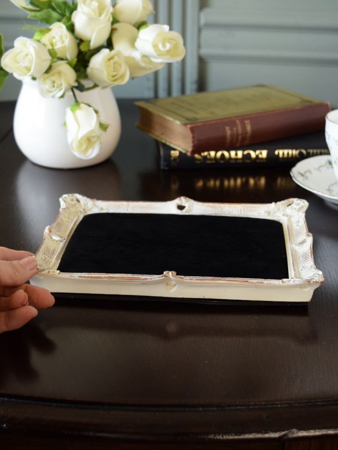 フランス風のアクセサリーフレーム