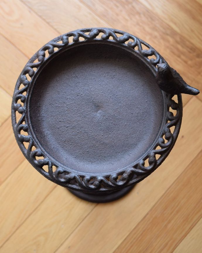 アイアンのバードフィーダー