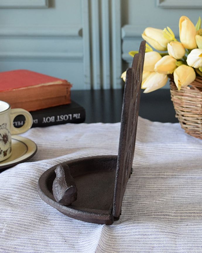 アイアンのバードフィーダー