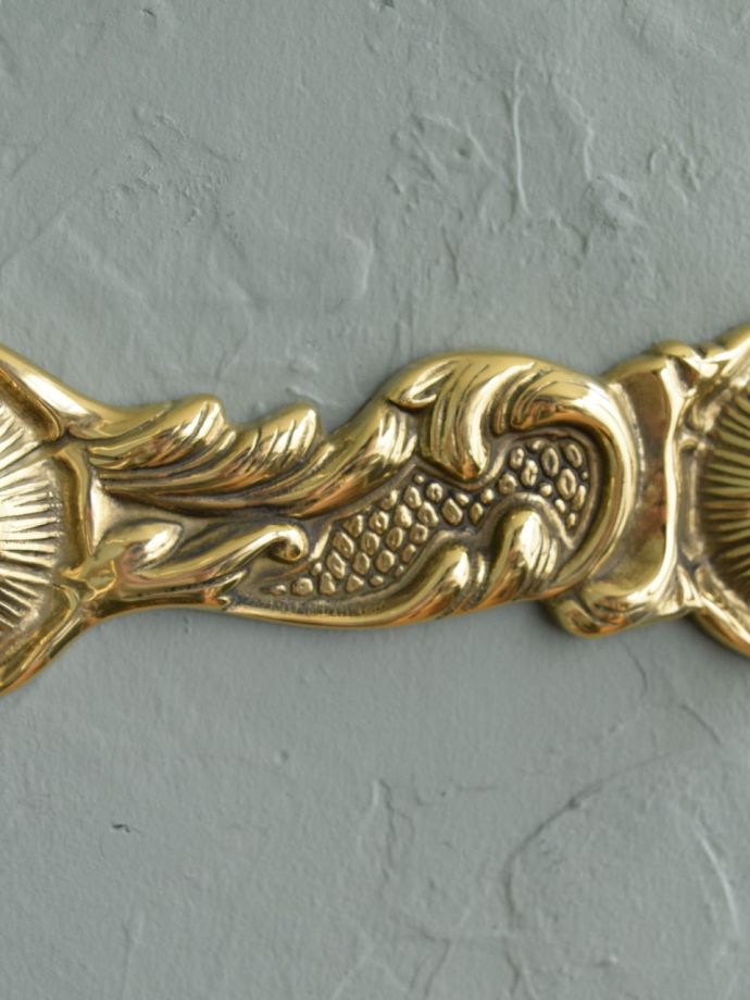 アンティーク風の壁付けフック