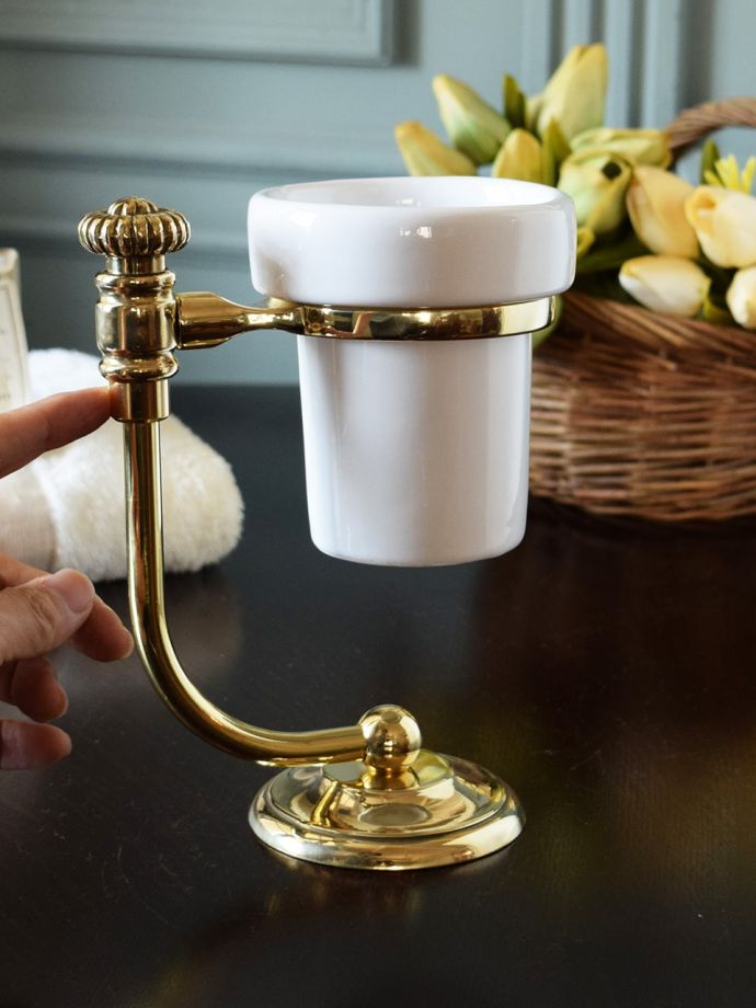 真鍮製のグラススタンド