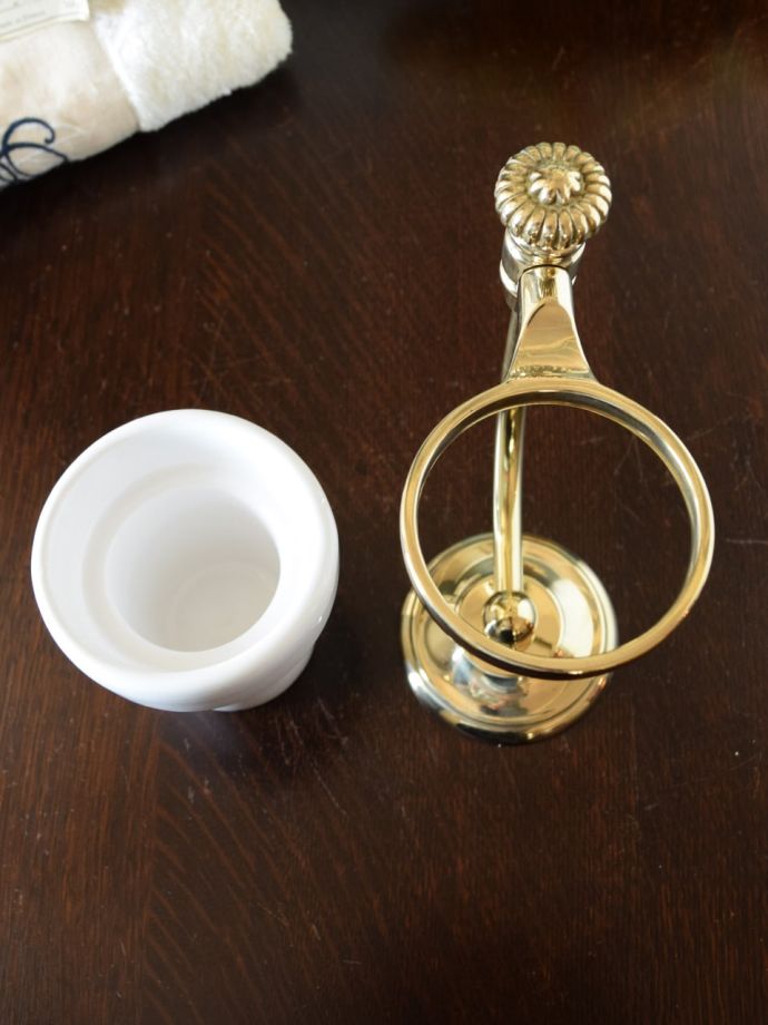 アンティーク調のグラススタンド