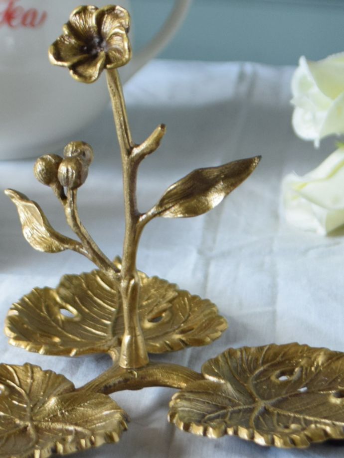 アンティーク調のアクセサリースタンド