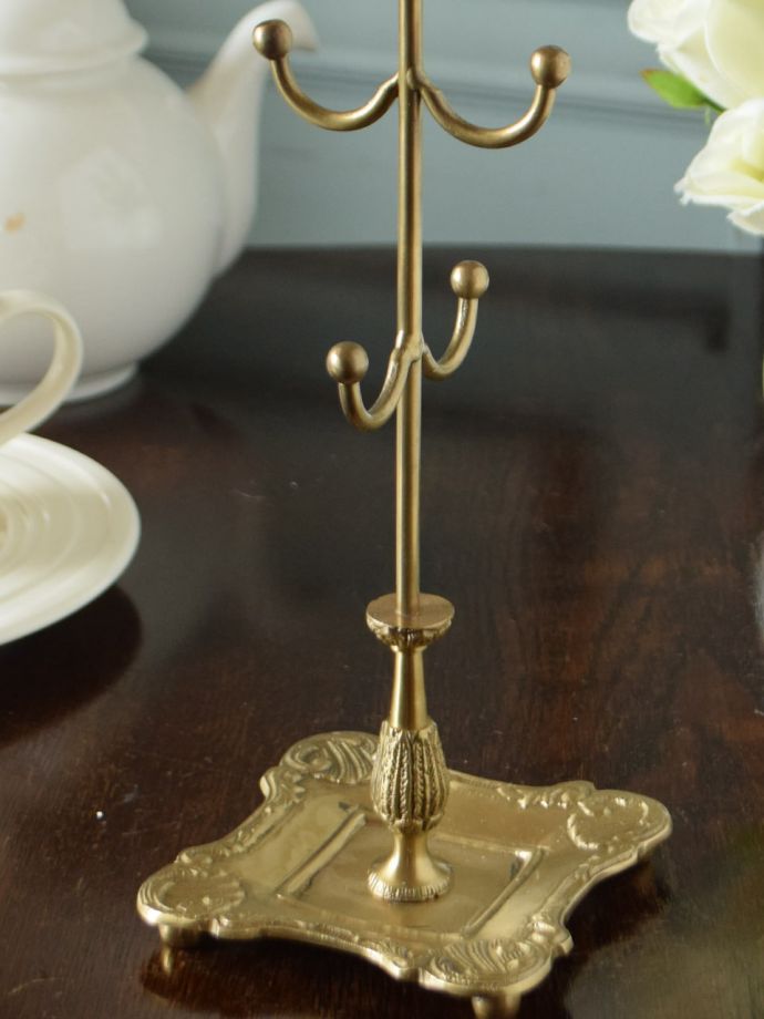 アンティーク調のアクセサリースタンド