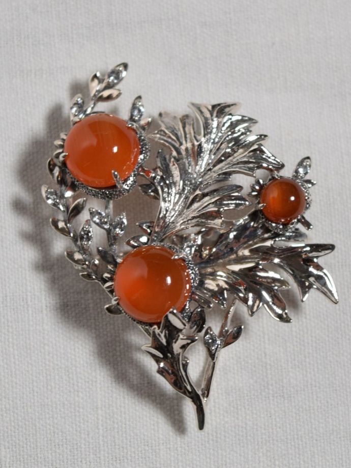 ウィリアムモリスデザインのブローチ