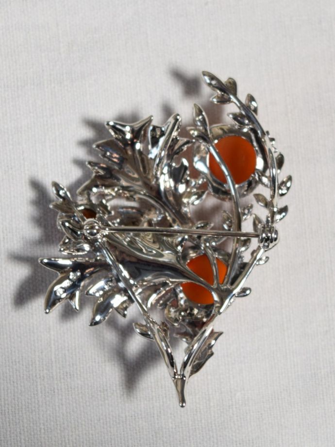 ブローチの裏側