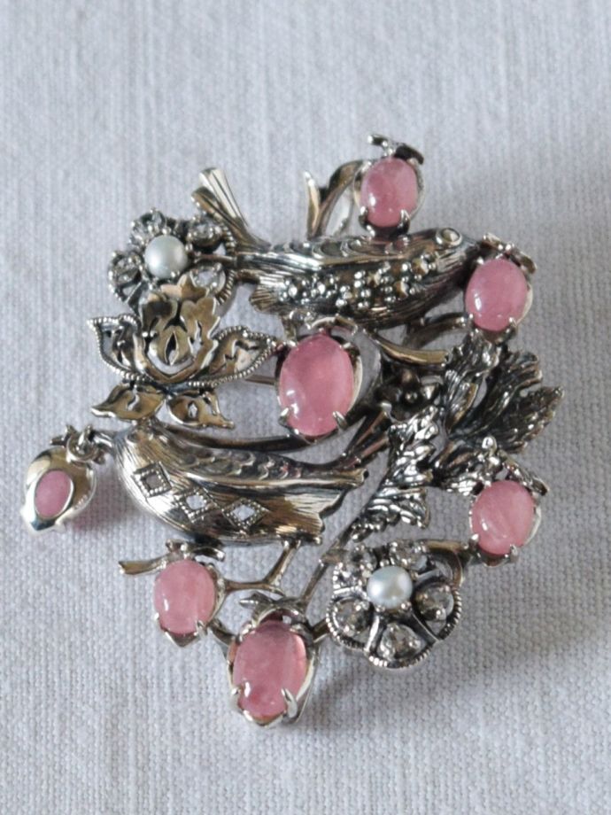 ウィリアムモリスデザインのブローチ