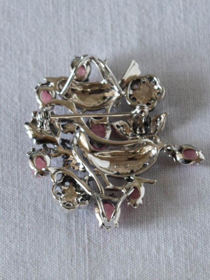 ブローチの裏側