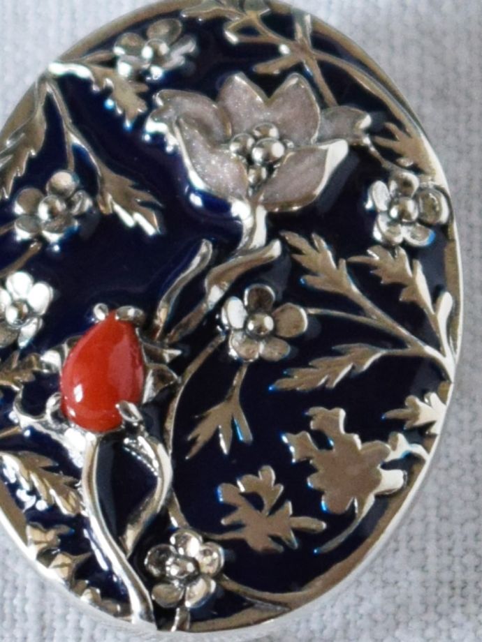 モリスのブローチの天然石