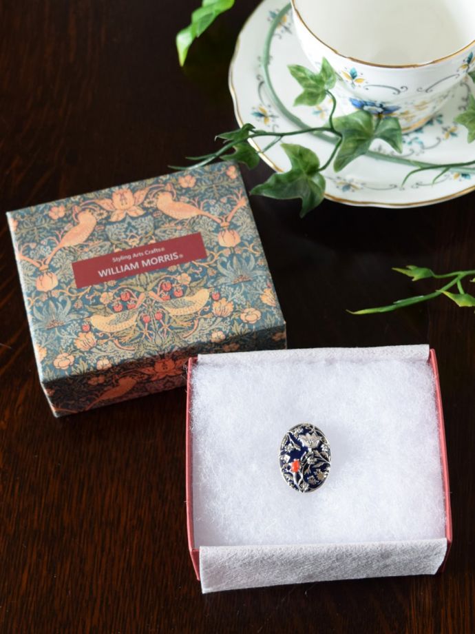 ウィリアムモリスジュエリーの専用ボックス入り