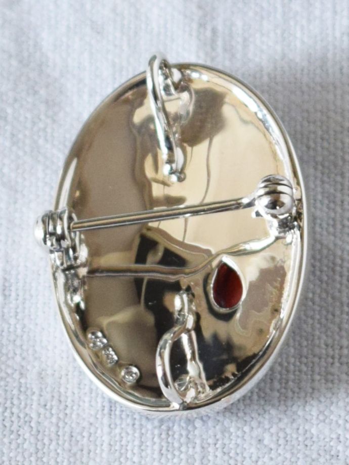 ブローチの裏側