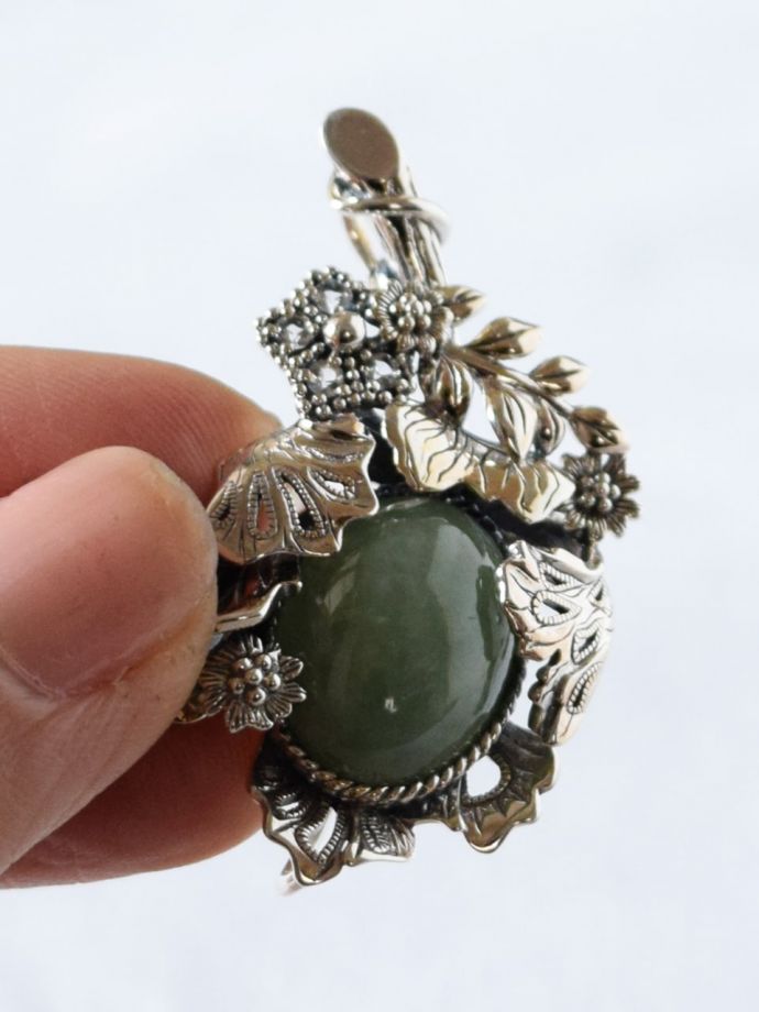 モリスの「ルリハコベ」のデザイン