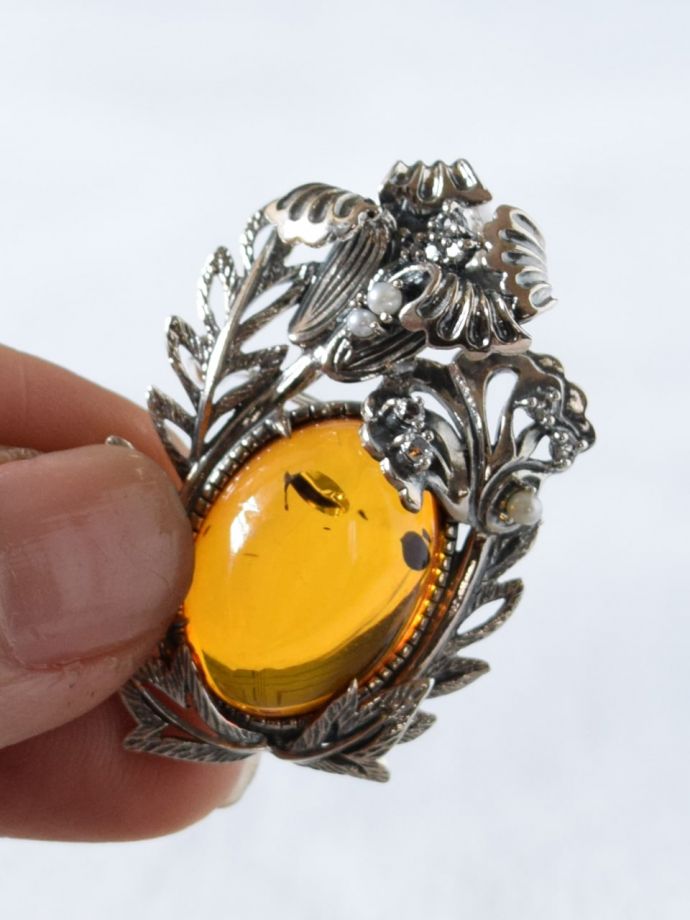 モリスの「チューリップ」のデザイン