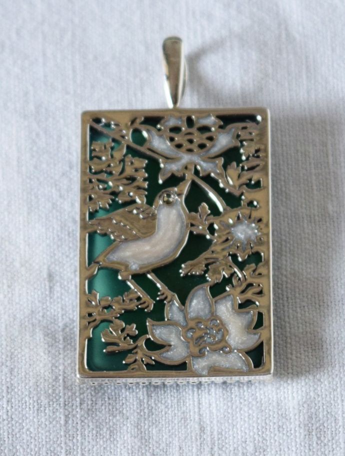 ウィリアムモリスデザインのペンダント