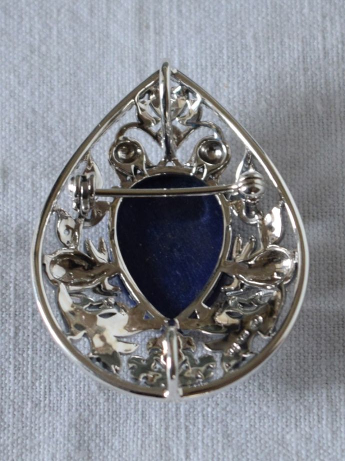 ブローチの裏側