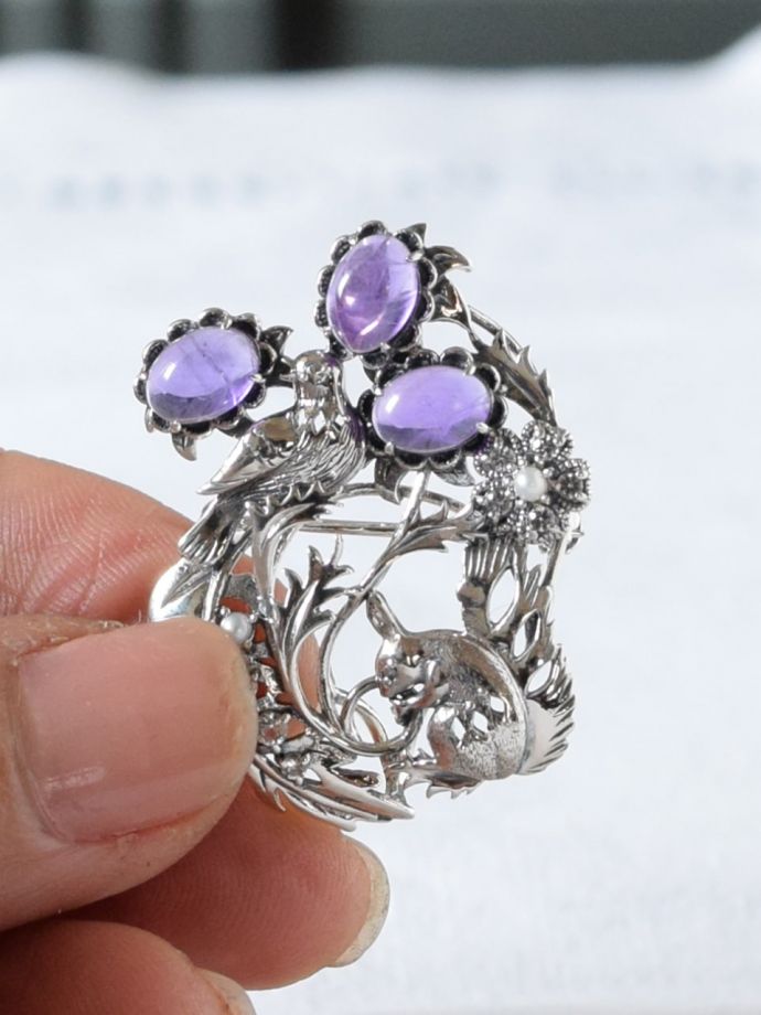 モリスの「リスとナイチンゲール」のデザイン