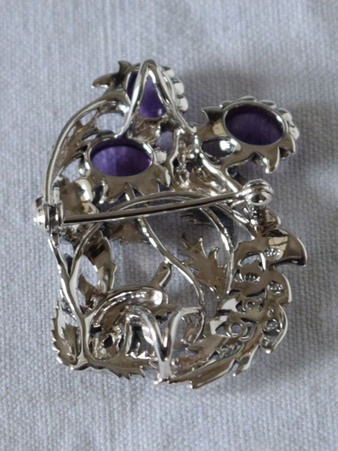 ブローチの裏側