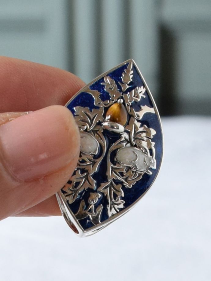 モリスの「ブレアラビット」のデザイン