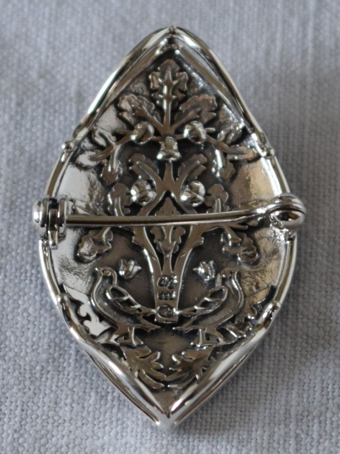 ブローチの裏側