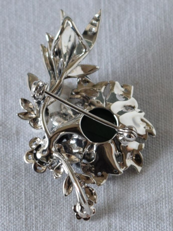 ブローチの裏側