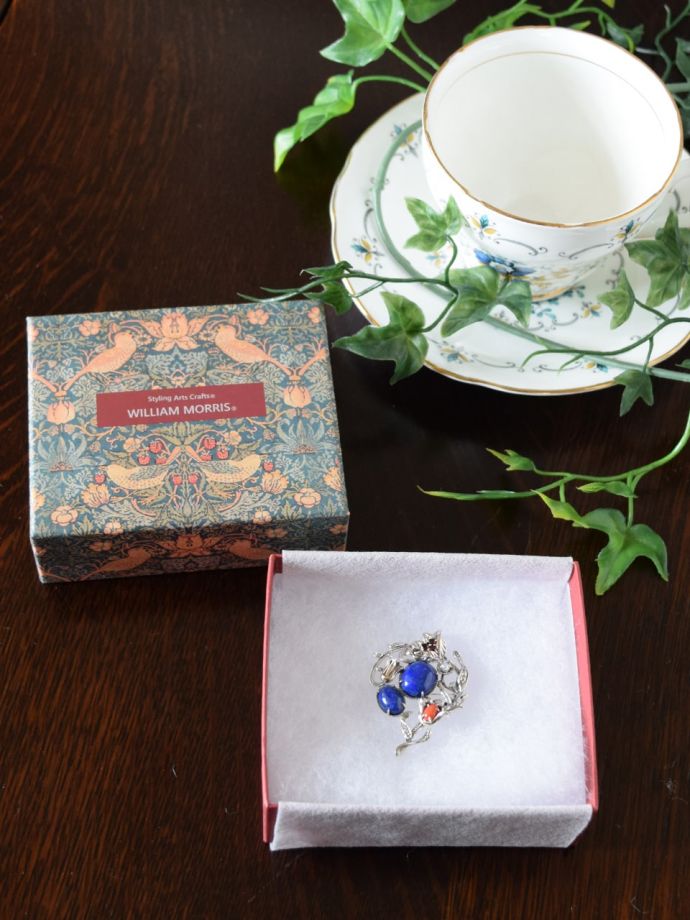 ウィリアムモリスジュエリーの専用ボックス入り