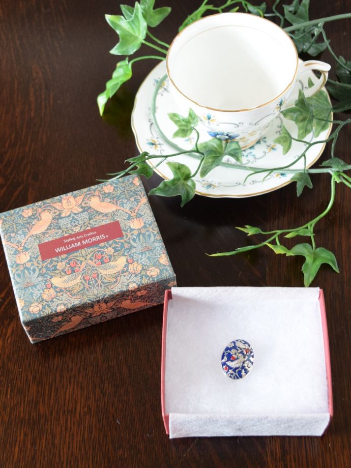 ウィリアムモリスジュエリーの専用ボックス入り