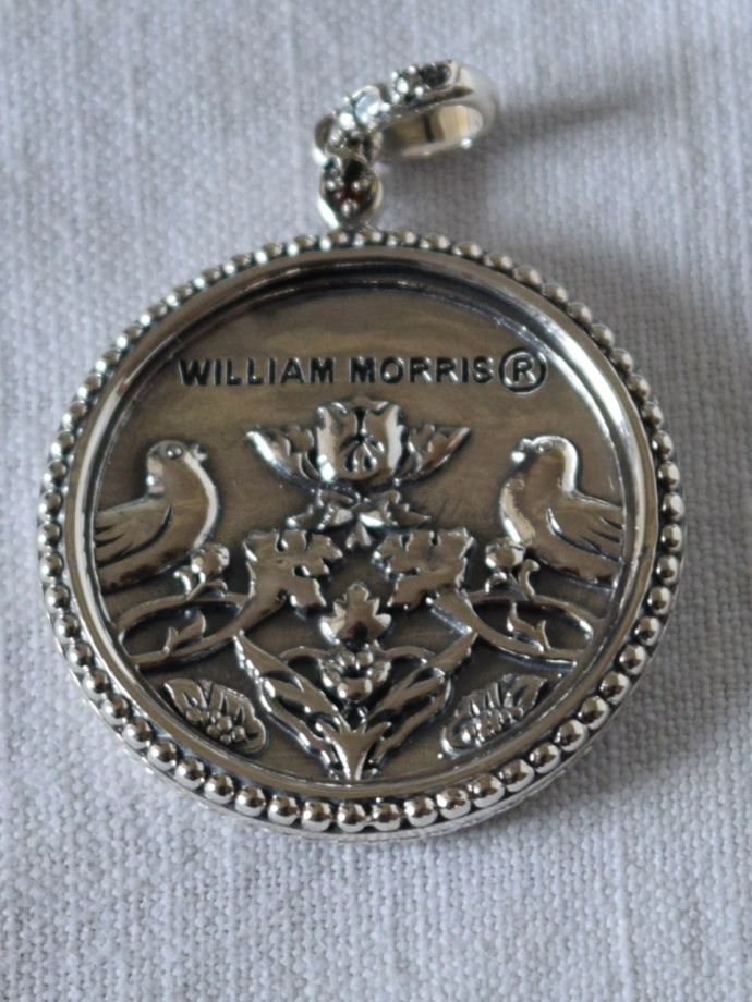 ペンダントトップの裏側