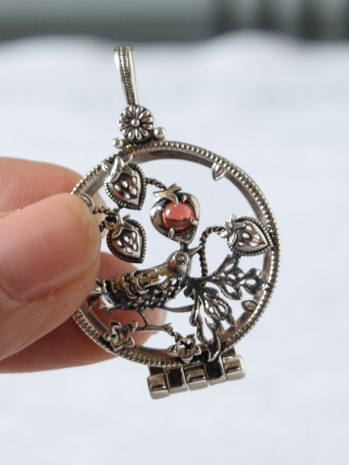 モリスの「いちご泥棒」のデザイン