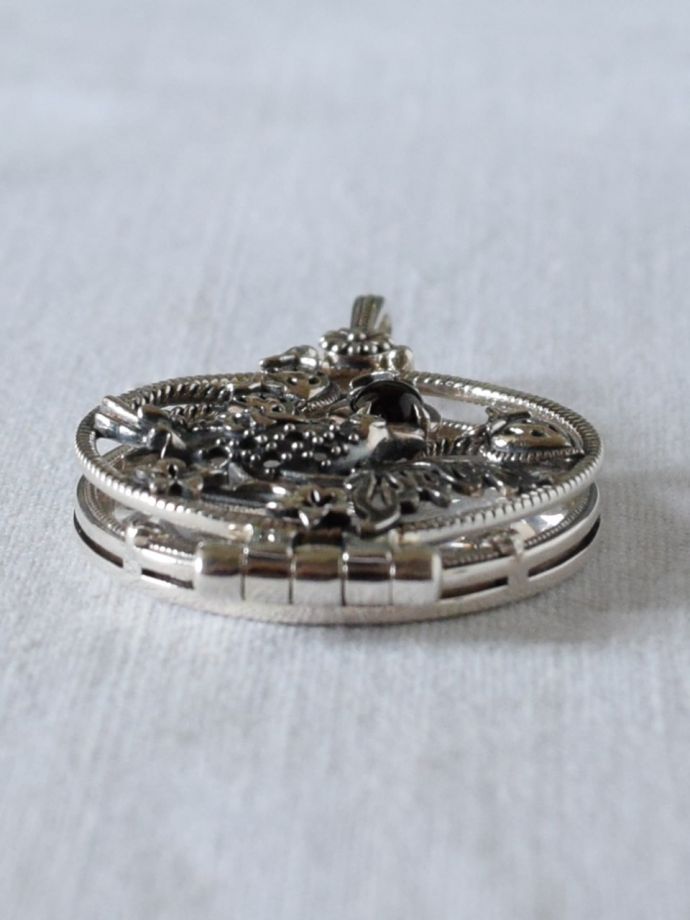 モリスデザインーのペンダント