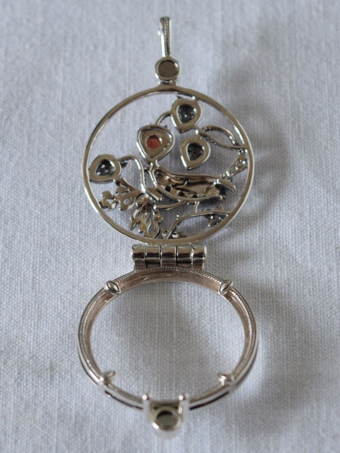 ペンダントトップの裏側