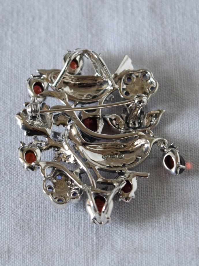 ブローチの裏側