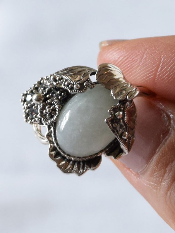 モリスの「ルリハコベ」のデザイン