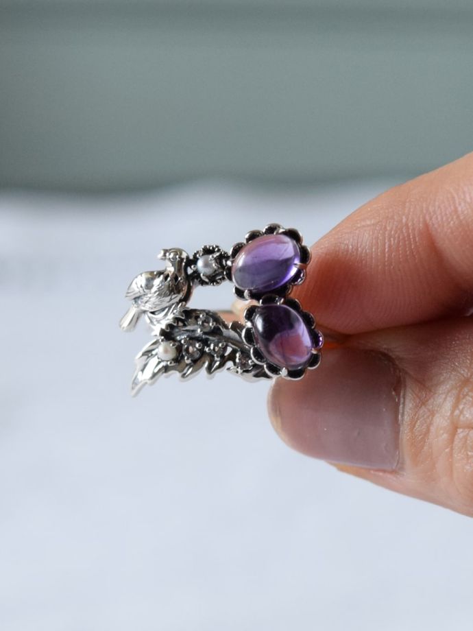 モリスの「リスとナイチンゲール」のデザイン