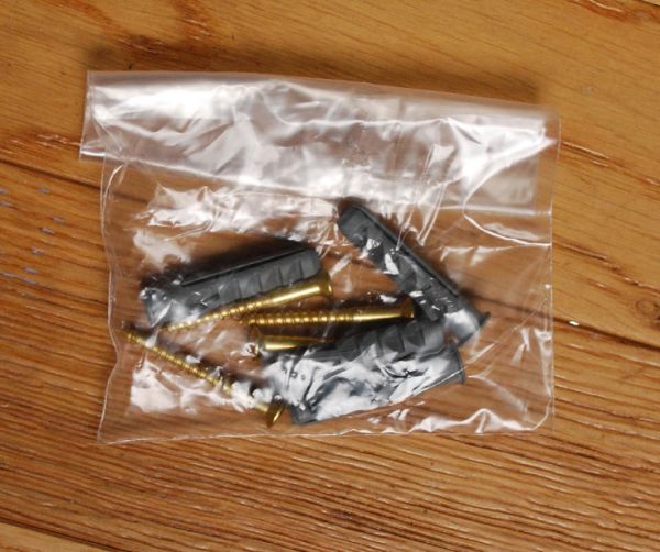 玄関雑貨　インテリア雑貨　真鍮製、郵便ポスト受け口。ビスもセットでお届けします。(n15-023)