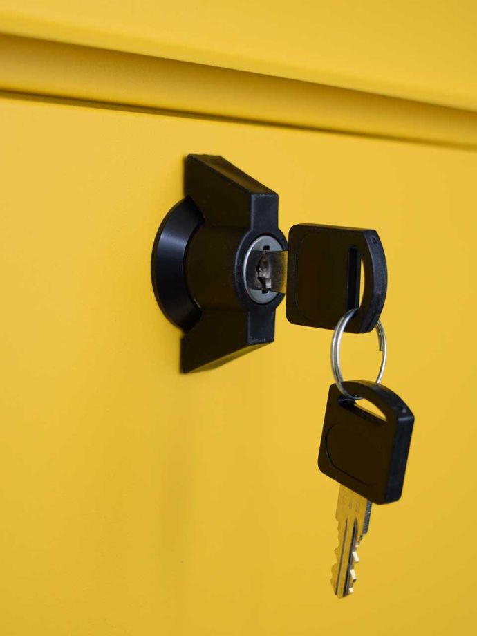 鍵付きのポスト