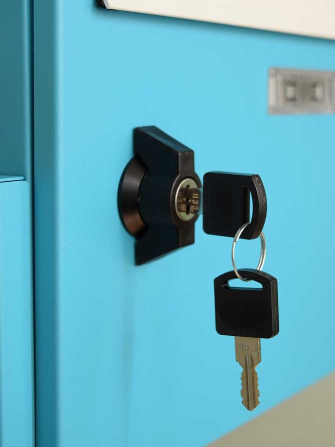 鍵付きのポスト