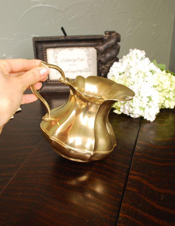 その他インテリア雑貨　インテリア雑貨　真鍮水差し。小ぶりな水差しはディスプレイピッタリです。(n16-078)