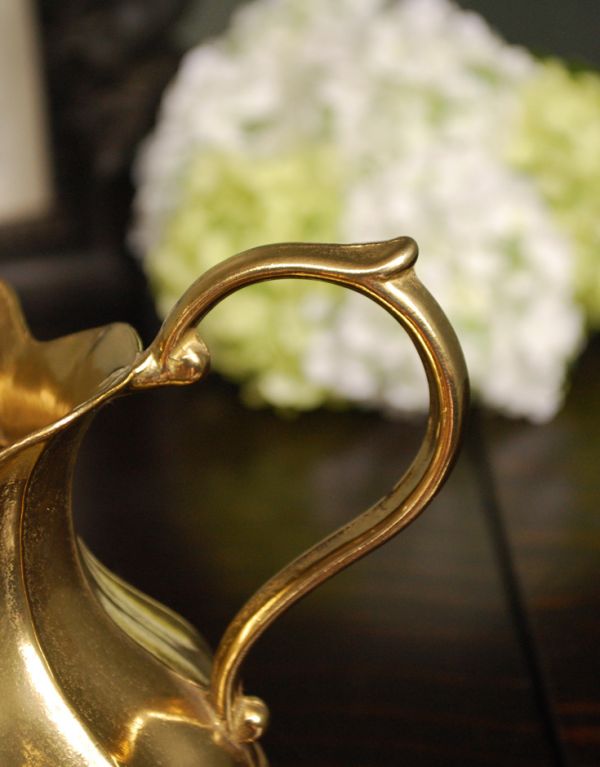 その他インテリア雑貨　インテリア雑貨　真鍮水差し。持ち手も女性らしいデザインです。(n16-078)