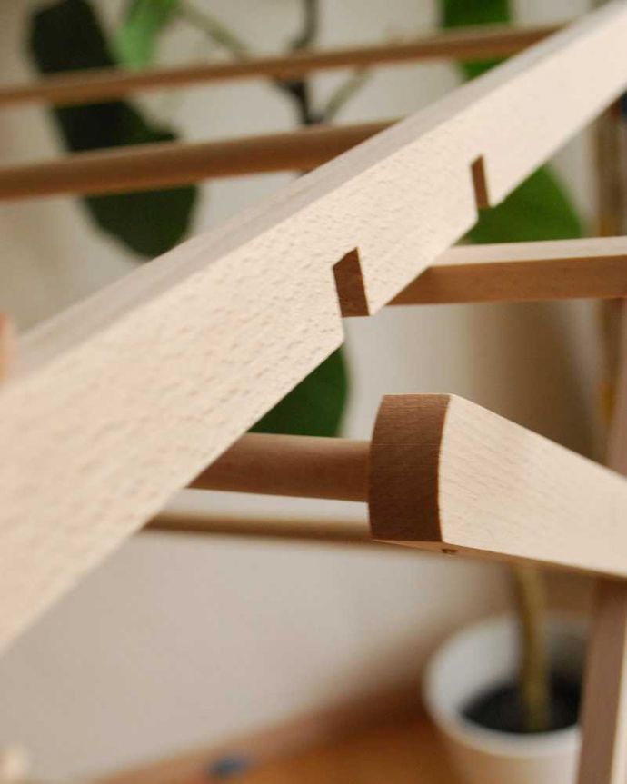 その他インテリア雑貨　インテリア雑貨　ビーチウッドのナチュラルな木製物干しスタンド（クロスドライヤー）。フックに引っ掛けるだけの簡単な仕組みです。(n16-157)