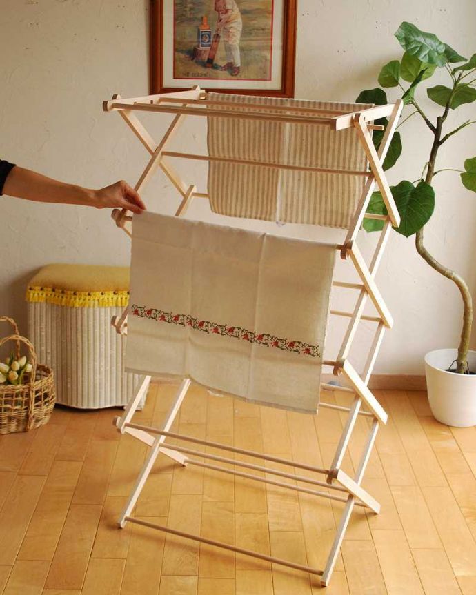 その他インテリア雑貨　インテリア雑貨　ビーチウッドのナチュラルな木製物干しスタンド（クロスドライヤー）。ビーチ材で明るい印象なので、どんなお部屋にも合わせやすいナチュラルカラーです。(n16-157)