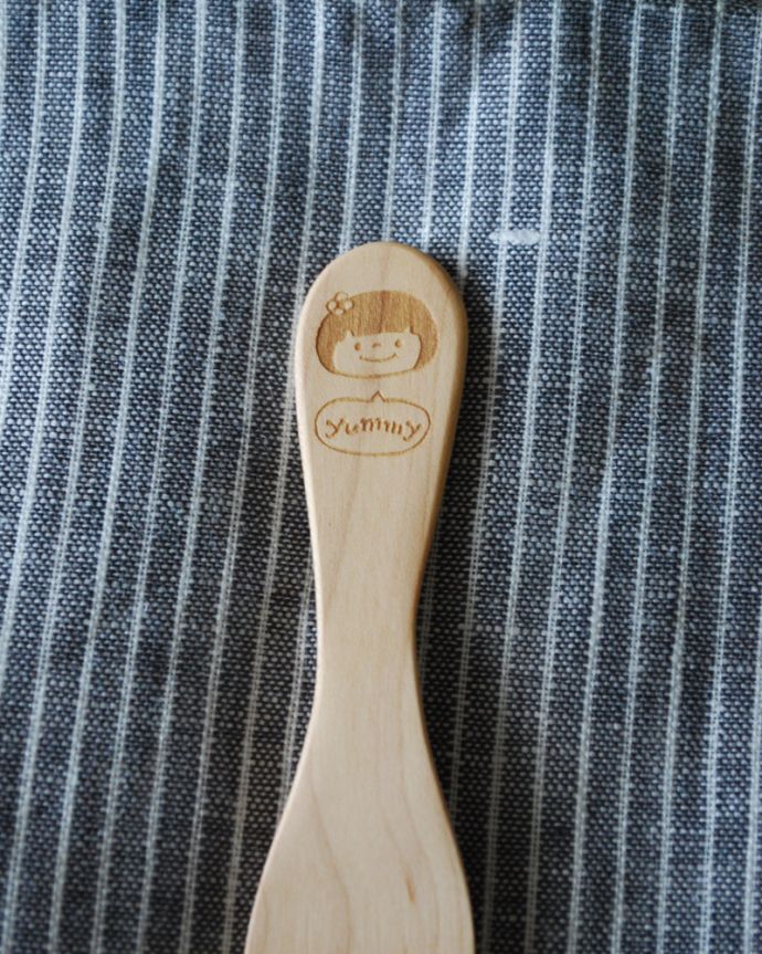 ダイニング雑貨　インテリア雑貨　子供に優しい木のカトラリー（女の子）。お家で、カフェやレストランでお食事気分が味わえます。(n18-113)