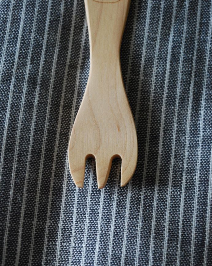 ダイニング雑貨　インテリア雑貨　子供に優しい木のカトラリー（女の子）。木の優しい温もりを感じられます。(n18-113)