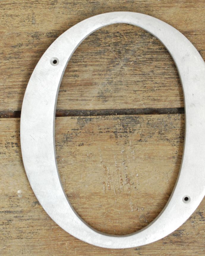 リビング雑貨　インテリア雑貨　アルファベットプレート（O）。自分や家族のイニシャルやアルファベットを飾って楽しんで下さいね。(n18-197)